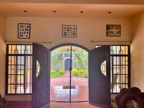 an open door to a courtyard with a garden at Casa Bella in Esquipulas