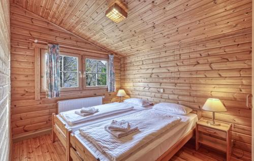 Katil atau katil-katil dalam bilik di 2 Bedroom Amazing Home In Masserberg