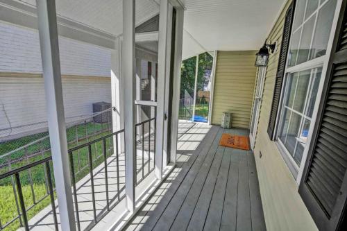 Balkón nebo terasa v ubytování Cozy Cottage 3 beds 2 baths