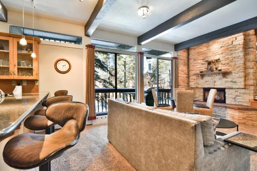 Χώρος καθιστικού στο Tamarisk Après Condo: Walk to Slopes/Town