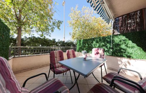 Lovely Apartment In Makarska With Wifi