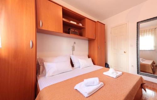 Lovely Apartment In Makarska With Wifi