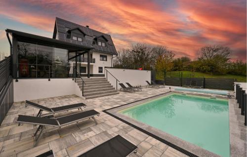 Stunning Home In Vinogradi Ludbreski With Sauna