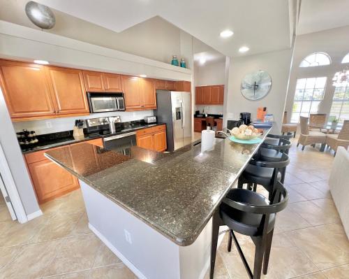 Η κουζίνα ή μικρή κουζίνα στο Top Florida Properties Vacation Villas