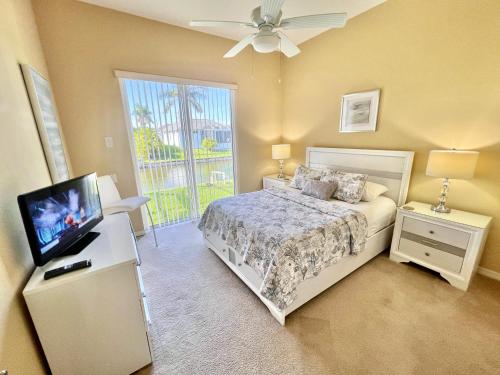 Ένα ή περισσότερα κρεβάτια σε δωμάτιο στο Top Florida Properties Vacation Villas