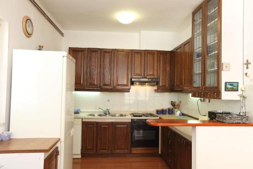 House Mrcela 200m from beach