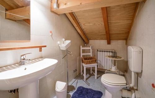 Nice Home In Careggine With Wifiにあるバスルーム