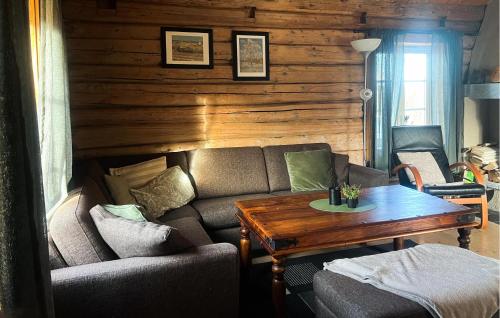a living room with a couch and a table at Cozy Home In Fåvang With Wifi in Favang