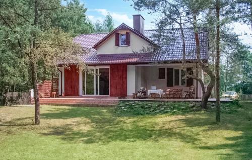 Zahrada ubytování 4 Bedroom Stunning Home In Dlugosiodlo