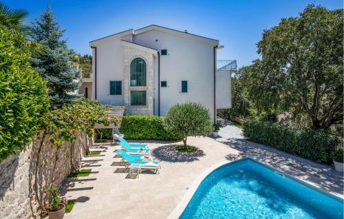 Stunning Home In Vrgorac With Wifi