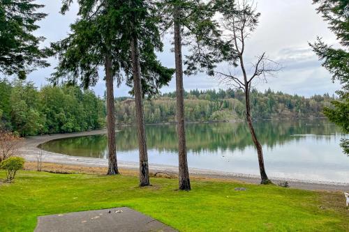 a group of trees in front of a lake at Hammersley Hideaway in Shelton