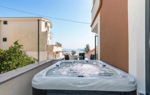 Lovely Apartment In Duboka With Wifi