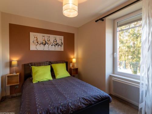 Postel nebo postele na pokoji v ubytování Maison rénovée en bord de Saône, pêche et détente - FR-1-583-300