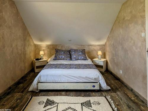 Postel nebo postele na pokoji v ubytování Maison charmante avec jardin, terrasse et parking près du Ballon d'Alsace - FR-1-583-297