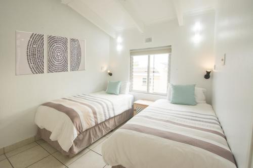 Postel nebo postele na pokoji v ubytování 18 Chaka's Rock Chalets, Chalet on Ballito's Dolphin Coast