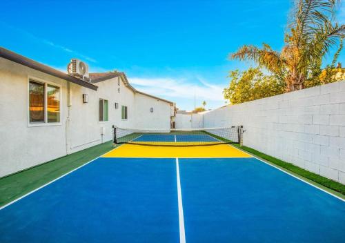 Tenis a/nebo squash v ubytování Coachella Hide-away Deals,pool,spa,Pickleball,Game nebo okolí