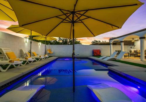 Bazén v ubytování Coachella Hide-away Deals,pool,spa,Pickleball,Game nebo v jeho okolí