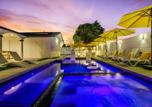 Bazén v ubytování Coachella Hide-away Deals,pool,spa,Pickleball,Game nebo v jeho okolí