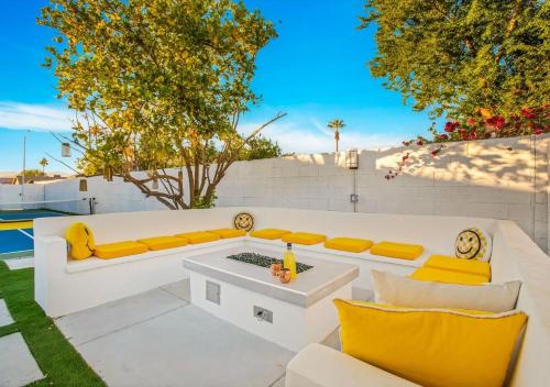 Bazén v ubytování Coachella Hide-away Deals,pool,spa,Pickleball,Game nebo v jeho okolí