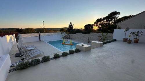 Πισίνα στο ή κοντά στο Villa MM Stankovci with heated pool, sauna, jacuzzi