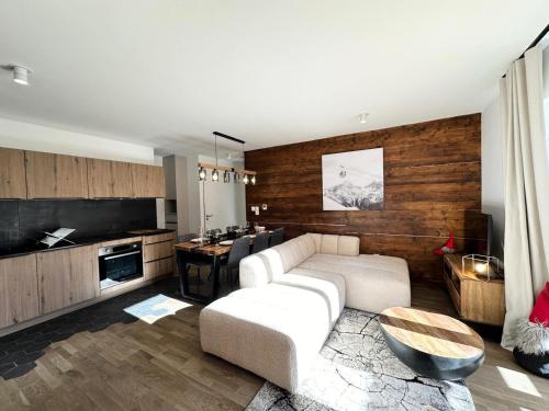 Photo de la galerie de l'établissement Résidence Le Living Stone B - T3 NEUF, CENTRE VARS, LIVING STONE 150m DES PISTES MAE-1041, à Vars