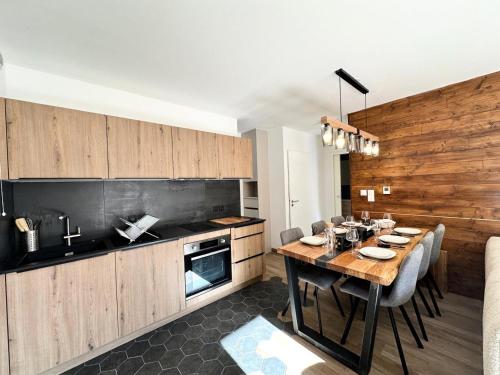 Photo de la galerie de l'établissement Résidence Le Living Stone B - T3 NEUF, CENTRE VARS, LIVING STONE 150m DES PISTES MAE-1041, à Vars