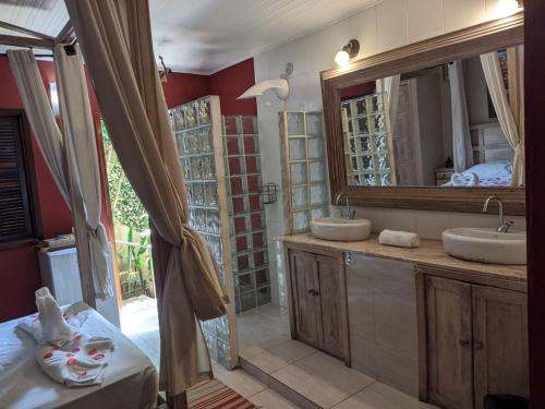 Ένα μπάνιο στο Gávea Sunset Residence Hotel