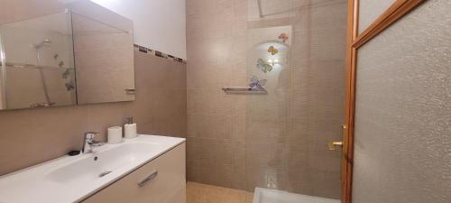 a bathroom with a sink and a shower at Sabbia Suites Marazul in Playa Honda