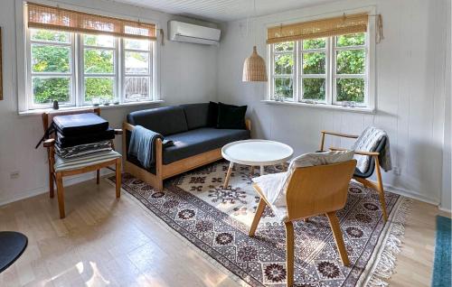 Posezení v ubytování 2 Bedroom Lovely Home In Grenaa