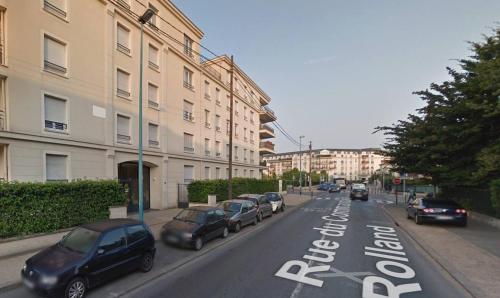 a street with cars parked on the side of the road at Chic Appartement Design et Securise avec parking, Proche Paris I CDG in Le Bourget