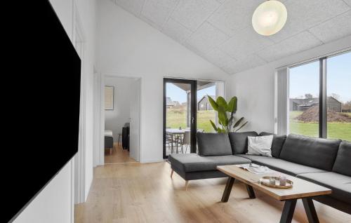 Posezení v ubytování 4 Bedroom Stunning Home In Haderslev