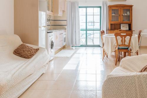 Mafalda's Alvor Apartment by Mycelia