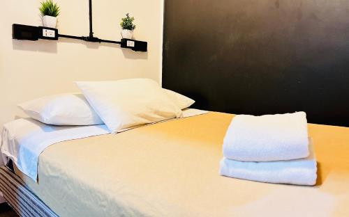 Кровать или кровати в номере Hostel Mundo Joven Catedral