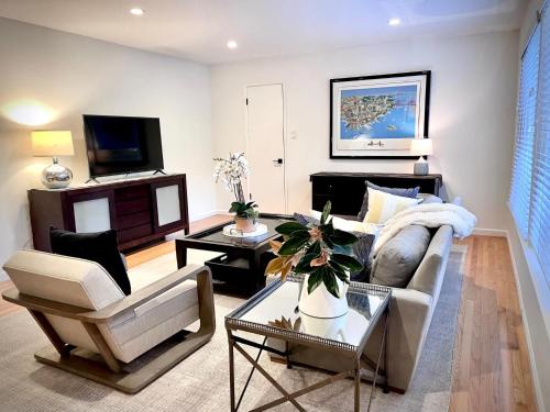a living room with a couch and a table at Nicely Furnished 2BR Menlo Park Apartment in Menlo Park