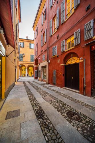 an empty street in an alley between buildings at Casa del Cinema in Modena