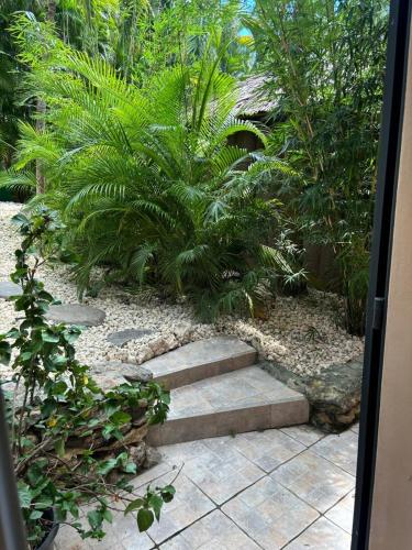 Κήπος έξω από το Le Petit Havre Tropical Guadeloupe, Gite, Massages & Spa