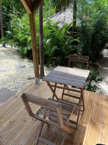 Κήπος έξω από το Le Petit Havre Tropical Guadeloupe, Gite, Massages & Spa