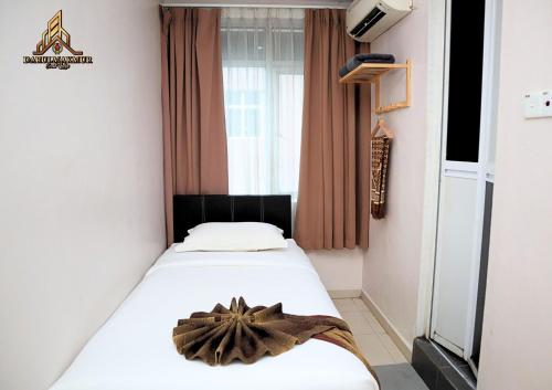 a bedroom with a bed with a star decoration on it at DarulMakmur Scout Lodge in Kuantan
