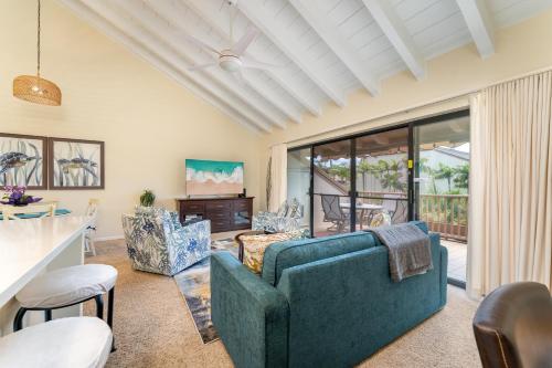 Гостиная зона в New Luxury, Family 2-2, Walk to Beach, Ocean View LSV12
