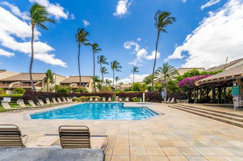 Бассейн в New Luxury, Family 2-2, Walk to Beach, Ocean View LSV12 или поблизости