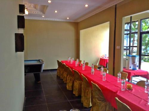 a long row of tables with red table cloth and a piano at Crystal Hill R in Kundasang
