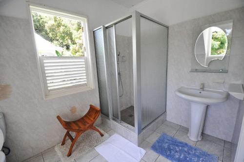 Koupelna v ubytování Petit Baie Chalets