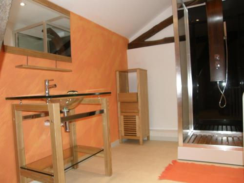 a bathroom with a sink and a mirror at Au Moulié in Blousson-Sérian