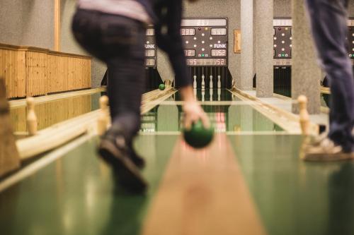 a person is playing a game of bowling at Landgasthof Leopoldhof in St. Wolfgang