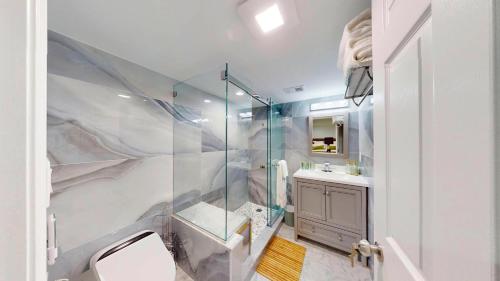 Bilik mandi di The Dulles Executive Resort, Herndon, VA 5 mn from IAD, 10 mn from the Reston Town Center