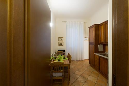 Cuisine ou kitchenette dans l'établissement Calzaioli Apartment