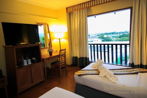 Ένα ή περισσότερα κρεβάτια σε δωμάτιο στο Wienglakor Hotel Lampang
