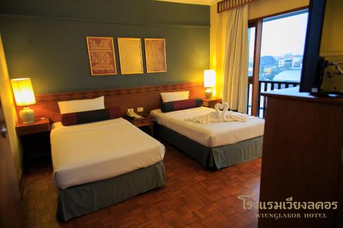 Ένα ή περισσότερα κρεβάτια σε δωμάτιο στο Wienglakor Hotel Lampang