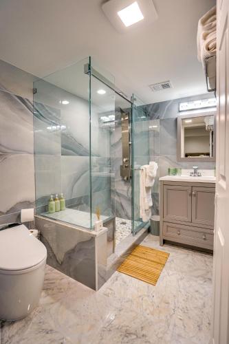 Bilik mandi di The Dulles Executive Resort, Herndon, VA 5 mn from IAD, 10 mn from the Reston Town Center