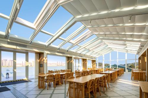 Restaurace v ubytování 汕头妈屿蓝MASULAND Sea View Hotel